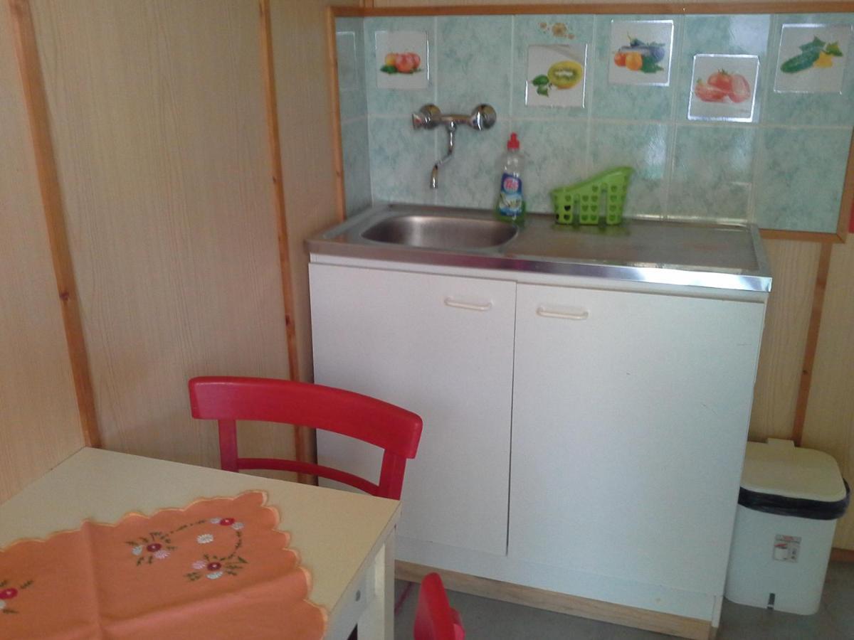 Utulny Privat Apartment Velky Meder Ngoại thất bức ảnh