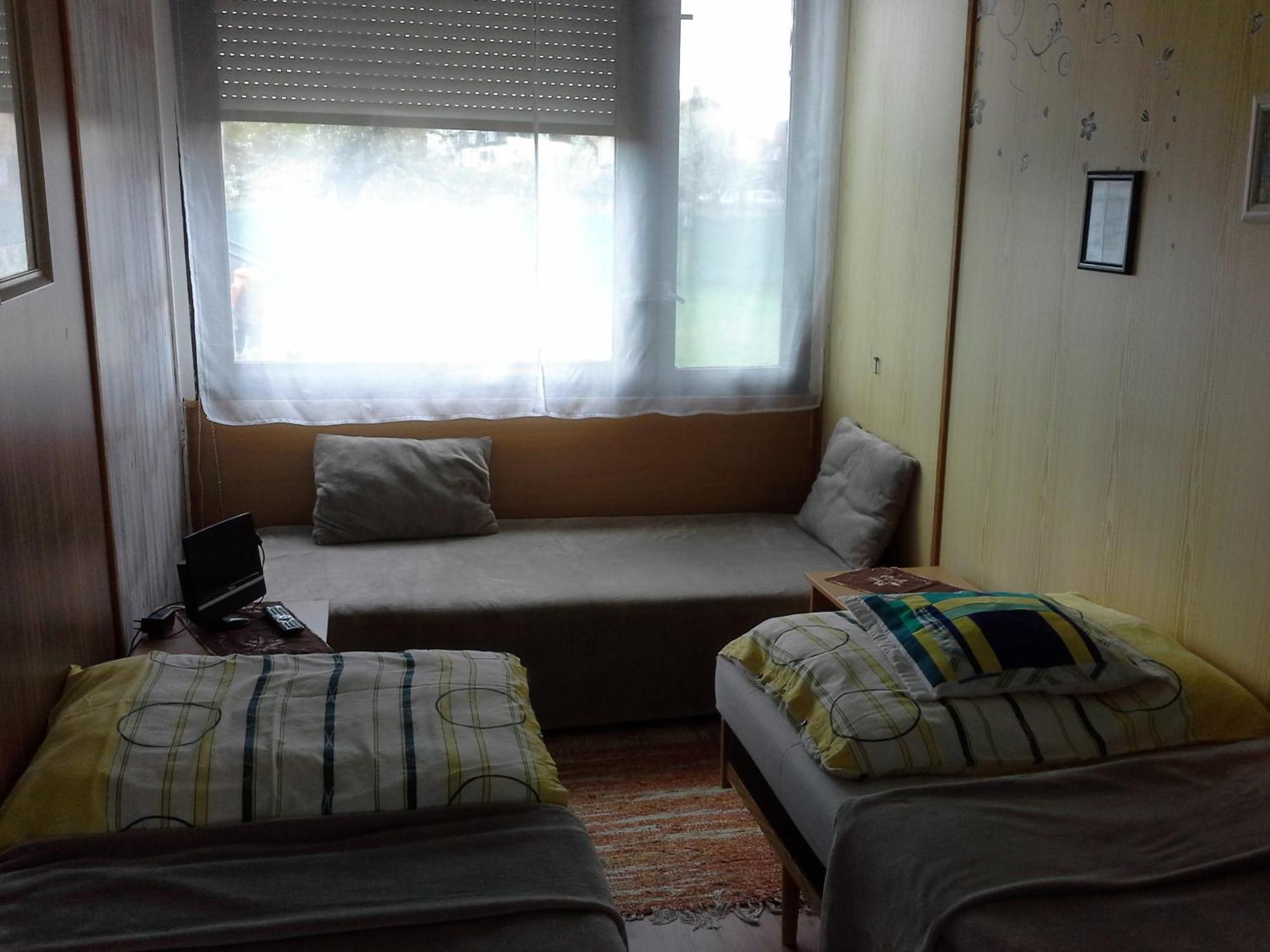 Utulny Privat Apartment Velky Meder Ngoại thất bức ảnh