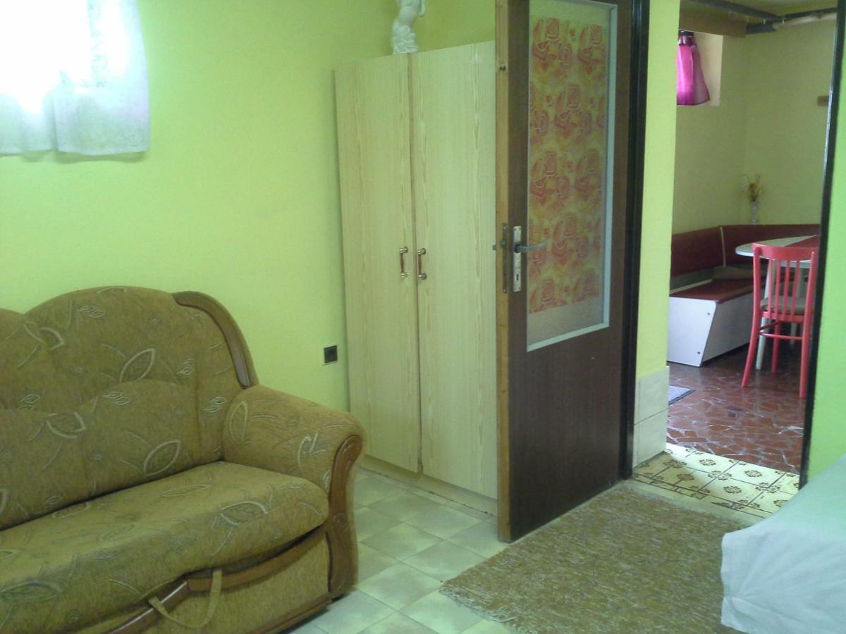Utulny Privat Apartment Velky Meder Ngoại thất bức ảnh